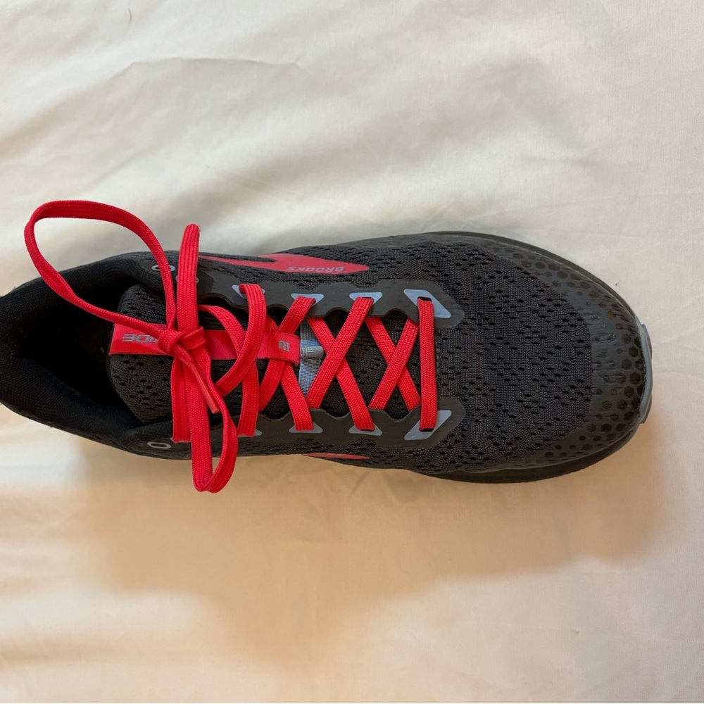 Brooks Divide 3 Trail Running Shoes - Black with Hot Pink Accents - Picture 4 of 6